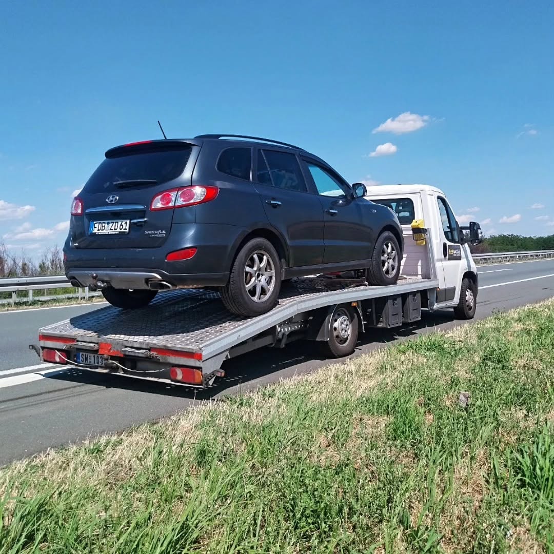 Šlep vozilo Jelačić sa utovarenim automobilom na auto-putu